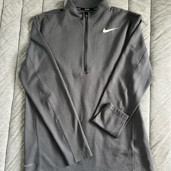 Nike AeroReact Golf Pullovers in Coral, Blue, and Gray - Picture 6 of 8